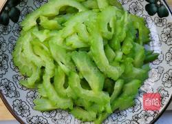 苦瓜炒木耳的做法图解3
