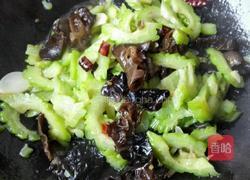 苦瓜炒木耳的做法图解6