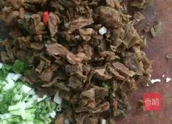 Illustration of how to make kimchi and meat with knives 5