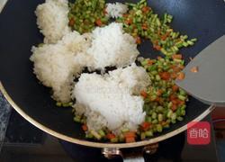 蒜台炒米饭的做法图解3