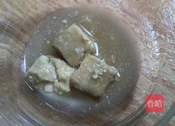 蒜香腐乳炒莲藕的做法图解2