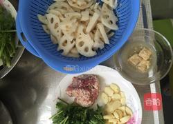 蒜香腐乳炒莲藕的做法图解3
