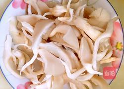 彩椒平菇炒肉片的做法图解1