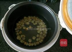 莲子小米粥的做法图解3