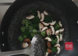 牛肉粒时蔬披萨的做法图解2