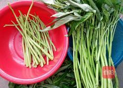 空心菜杆炒肉的做法图解2