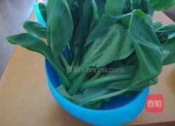 香肠炒青菜的做法图解1