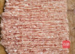 猪肉芹菜馅饺子的做法图解2