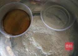 肉松蛋黄酥的做法图解2