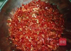 花生牛肉辣椒酱的做法图解1