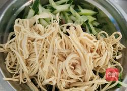 凉拌黄瓜干豆腐丝的做法图解2