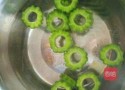 苦瓜紫甘蓝的做法图解3