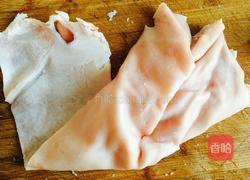 猪肉皮炖豆角、土豆～的做法图解3