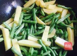 猪肉皮炖豆角、土豆～的做法图解9