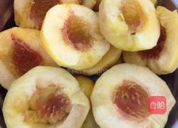 糖水黄桃的做法图解1