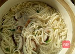 鸡汤蔬菜香菇面的做法图解5