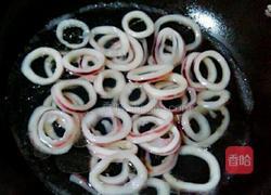 爆炒鱿鱼圈的做法图解2