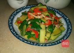 黄瓜炒瘦肉的做法图解1