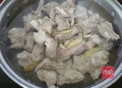 玉米排骨汤的做法图解4