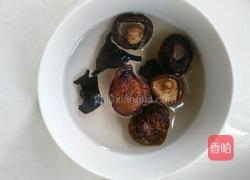 香菇腊肠饭的做法图解1