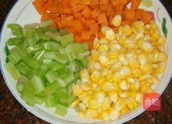 三色素炒的做法图解2