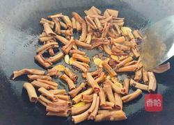 蒜苗炒鸭郡把的做法图解6