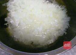 银耳羹的做法图解2