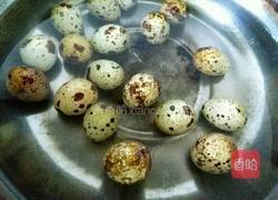 鹌鹑蛋猪尾煲的做法图解1
