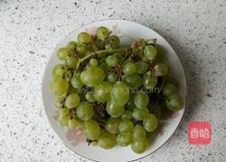 鲜榨葡萄汁的做法图解1
