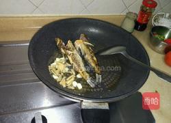 紫苏炖黄骨鱼汤的做法图解3