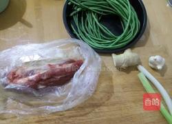 豇豆炒肉的做法图解1