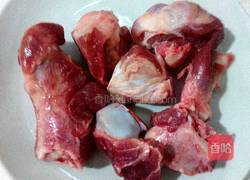 骨头汤的做法图解1