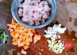 毛豆炒肉的做法图解2