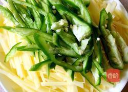 酸辣青椒土豆丝的做法图解2