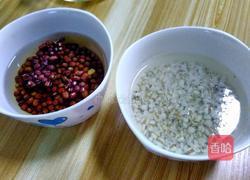 薏米红豆粥的做法图解1