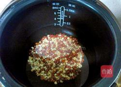 薏米红豆粥的做法图解2