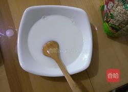 牛奶燕麦粥的做法图解1