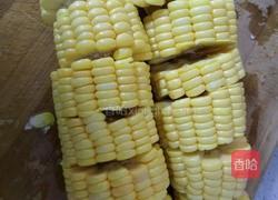 玉米排骨汤的做法图解2