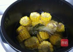 玉米排骨汤的做法图解7