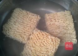 鸡蛋方便面的做法图解2
