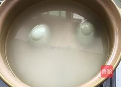 腊肉、腊肠、叉烧、咸蛋煲仔饭的做法图解1