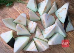 土豆炖圆茄子的做法图解1