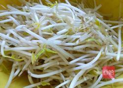 绿豆芽炒韭菜的做法图解4