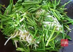 绿豆芽炒韭菜的做法图解7
