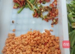 五彩缤纷辣子鸡丁的做法图解1