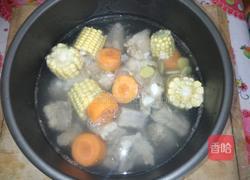 排骨玉米胡萝卜汤的做法图解4