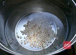 绿豆薏仁汤的做法图解2