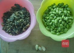 黄豆炒咸菜的做法图解1