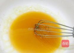 广式白莲蓉蛋黄月饼的做法图解2