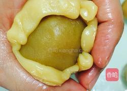 广式白莲蓉蛋黄月饼的做法图解7